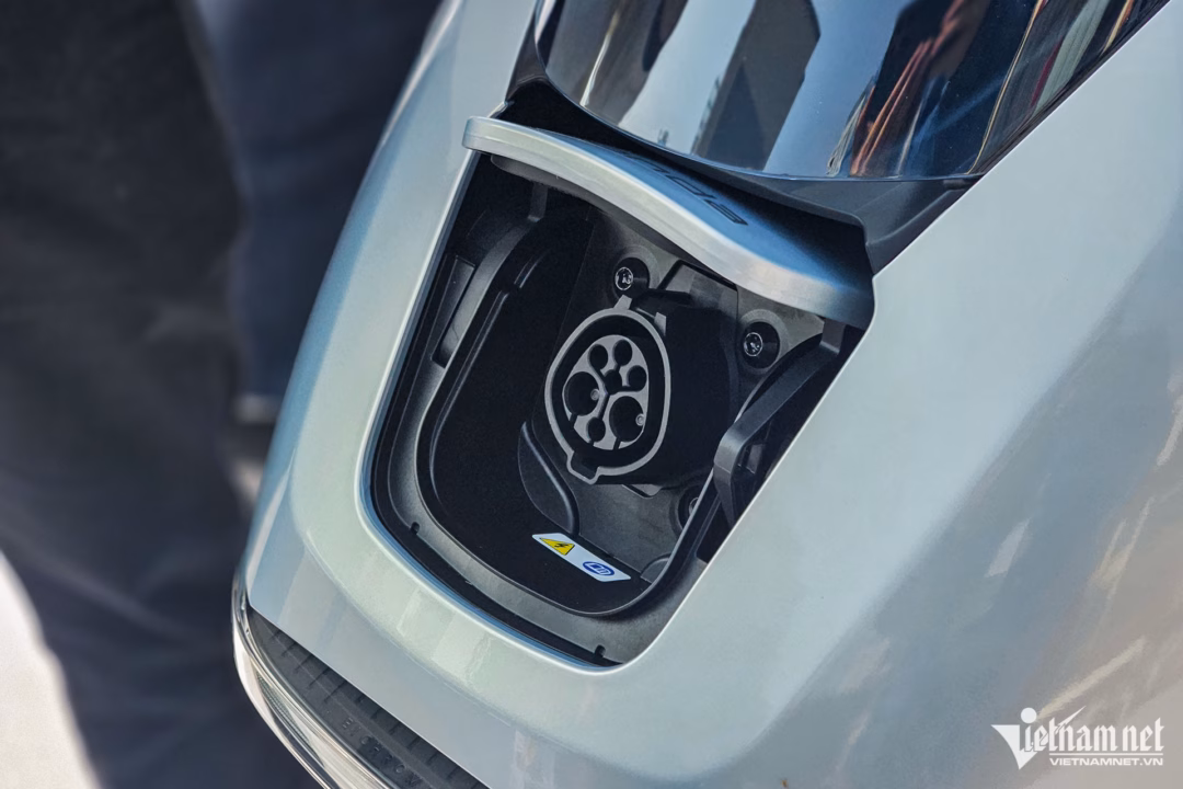 Cổng sạc CHAdeMO tr&ecirc;n Honda UC3