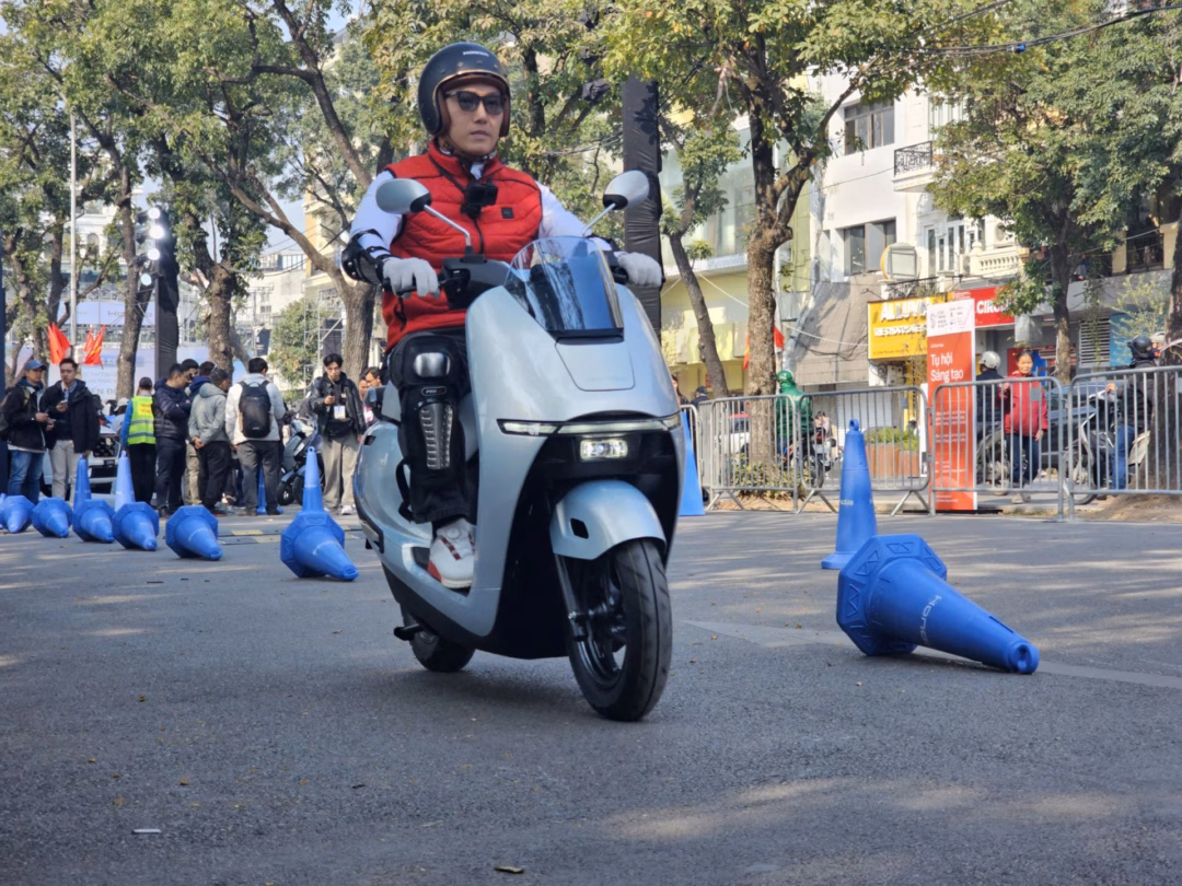 Honda UC3 trên đường thử nghiệm Honda UC3 trên đường thử nghiệm