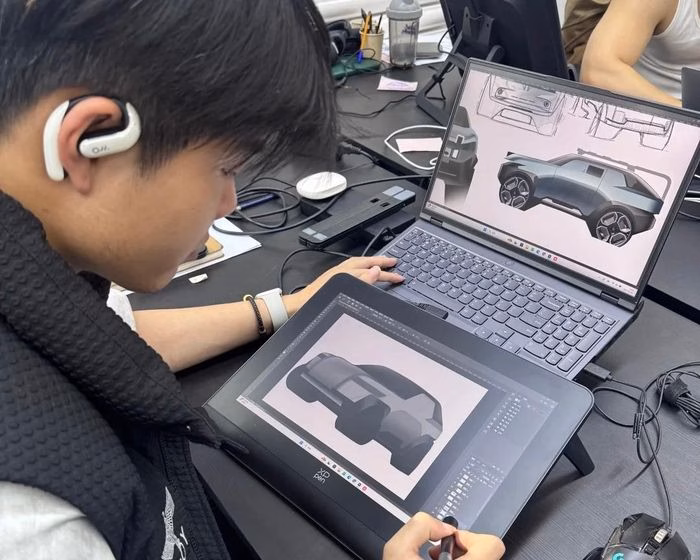 Industrial Designer đang tạo mẫu 3D