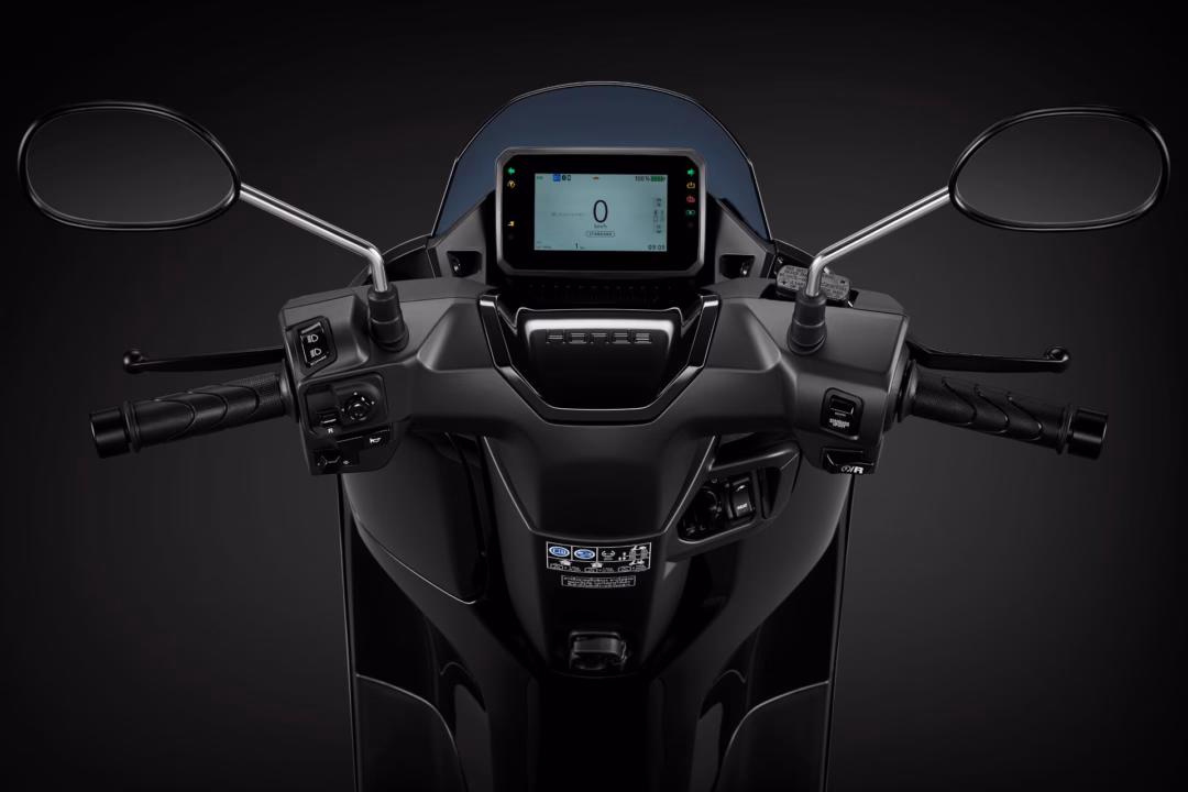 Màn hình TFT 5 inch trên Honda UC3 Màn hình TFT 5 inch trên Honda UC3