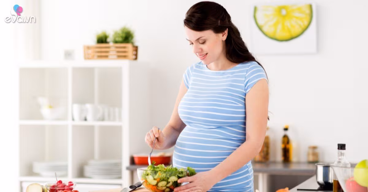 Mẹ bầu Tết: Kiểm soát cân nặng, phòng loãng xương và cung cấp canxi cho bé