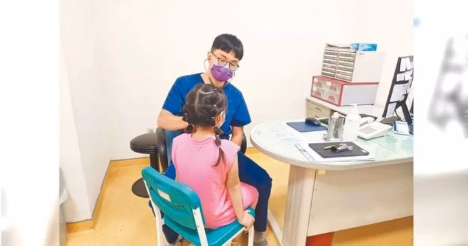Bé gái 8 tuổi mắc tiểu đường Bé gái 8 tuổi mắc tiểu đường