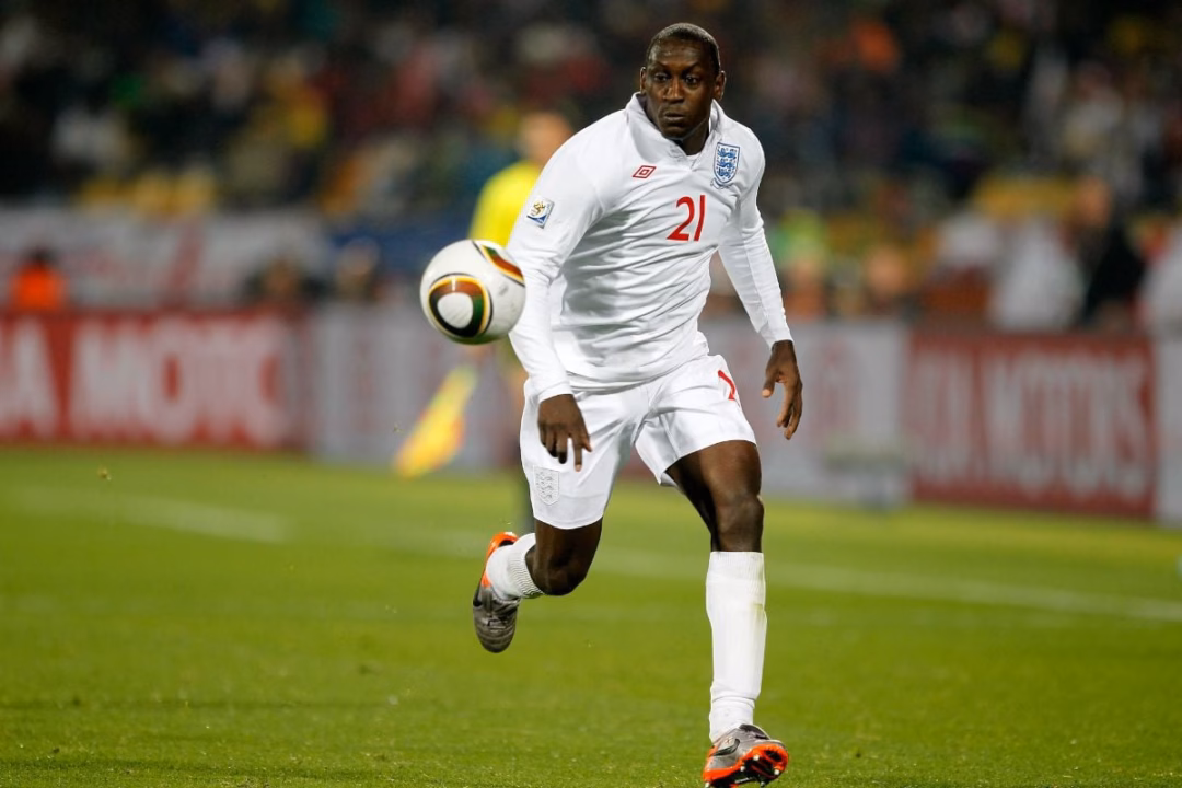 Emile Heskey Cựu tiền đạo Emile Heskey là một trong những cầu thủ mạnh mẽ và bản lĩnh nhất trên sân cỏ