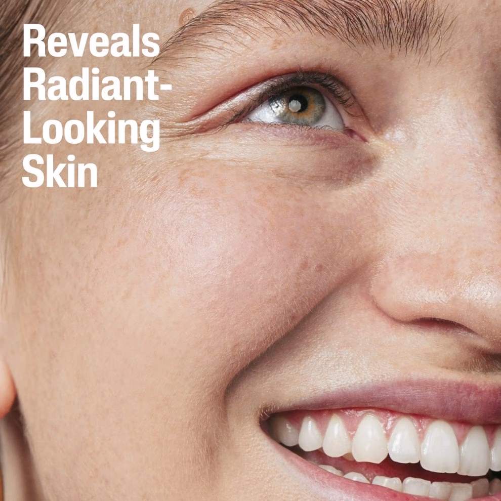 3 Sản Phẩm Làm Đẹp Hiệu Quả Giúp Cải Thiện Làn Da Close-up of a smiling face with text that reads "Reveals Radiant-Looking Skin."