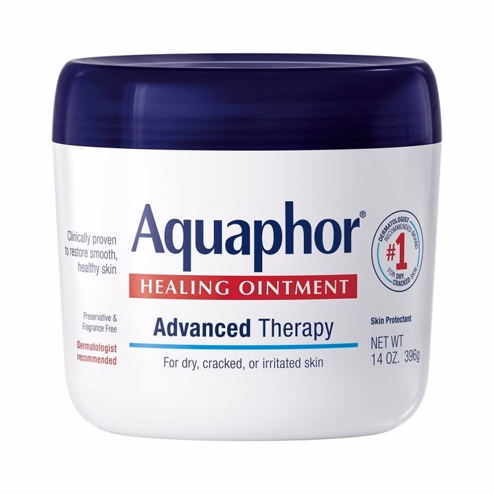 3 Sản Phẩm Làm Đẹp Hiệu Quả Giúp Cải Thiện Làn Da Person applying a lotion-like hydrating creamy cleanser to their skin. Text highlights it is for normal to very dry skin