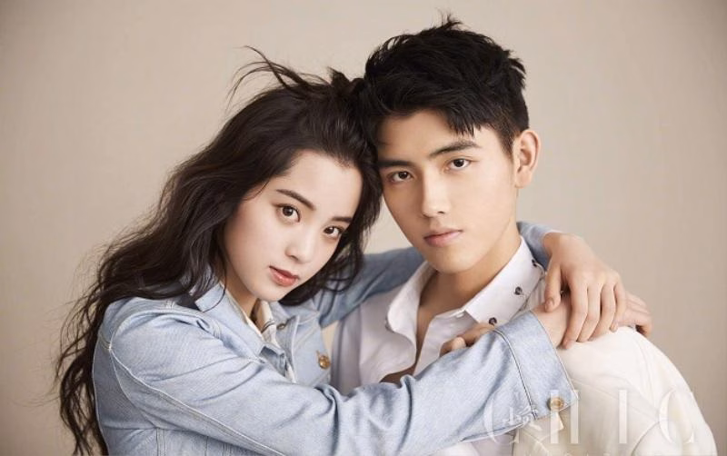 Âu Dương Na Na và bạn trai diện đồ tình tứ Ngoài ra, cô còn vướng tin hẹn hò với "thái tử Cbiz" Trần Phi Vũ...