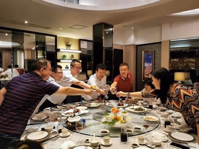 Nhận 24 tỷ thừa kế tài sản nhưng tôi không hạnh phúc: Tất cả bắt đầu từ buổi họp lớp- Ảnh 2.