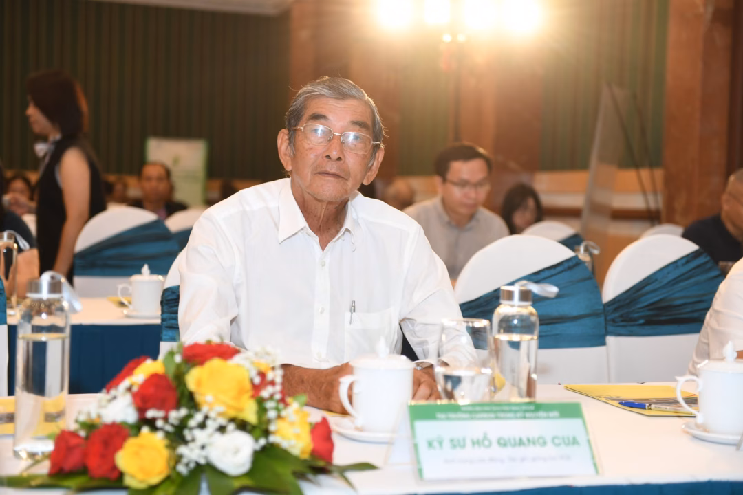 Việt Nam tiến gần mục tiêu phát thải ròng bằng 0 vào năm 2050
Anh hùng lao động, Kỹ sư Hồ Quang Cua mong sớm được bán tín chỉ carbon để người dân được hưởng lợi từ thành quả giảm phát thải. Ảnh: Hoàng Anh