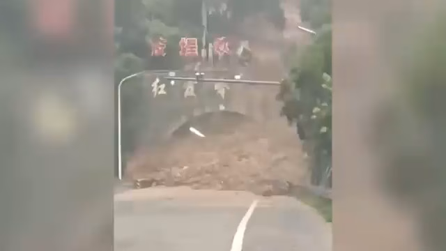 Bão Wipha gây mưa lớn, hàng chục người mắc kẹt tại Trung Quốc