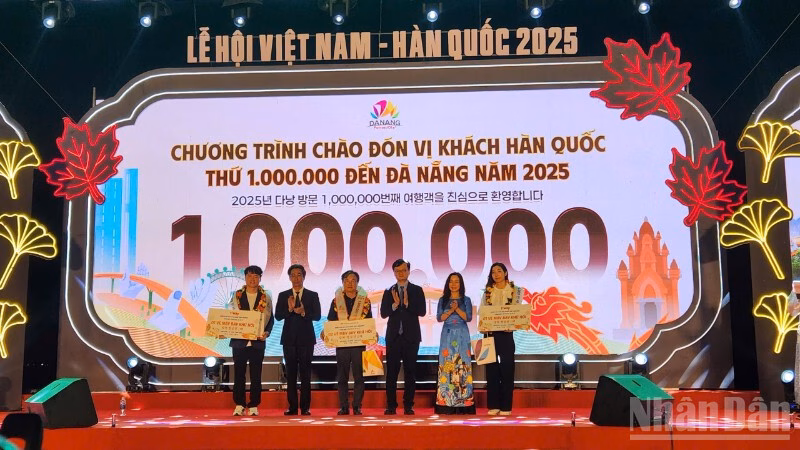 Đà Nẵng chào đón khách Hàn Quốc thứ 1 triệu, tăng cường hợp tác song phương Ông Chang Ho-seung, Tham tán Công sứ kiêm Tổng Lãnh sự-Đại sứ quán Hàn Quốc tại Việt Nam phát biểu.