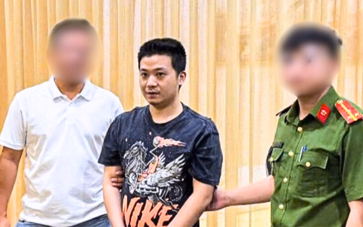 Công an Khánh Hòa bắt giữ kẻ lừa đảo bị Interpol truy nã đỏ - Ảnh 2.