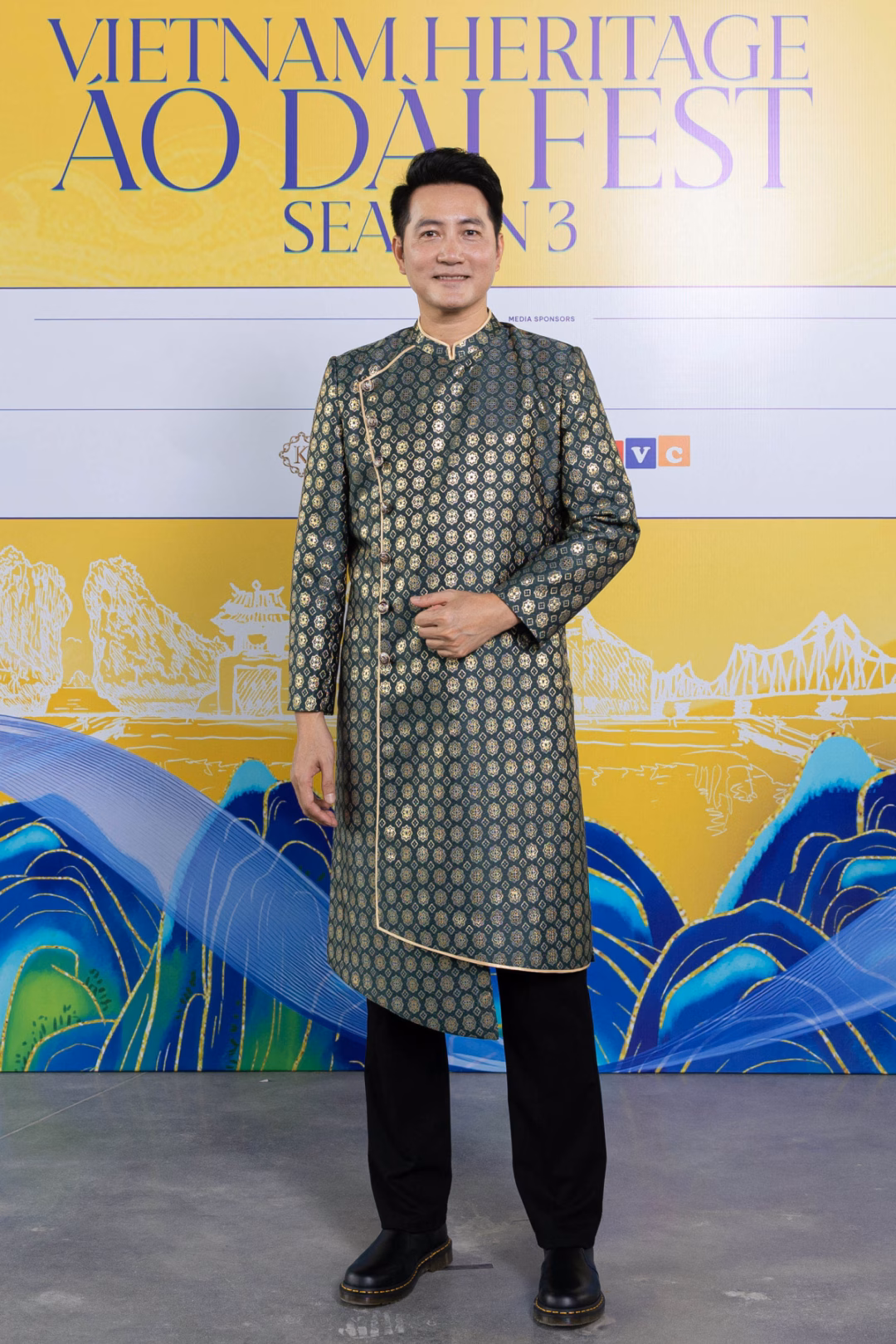 Lâm Khánh Chi, dàn sao góp mặt tại Vietnam Heritage Áo dài Fest mùa 3 Ca sĩ Nguyễn Phi Hùng cũng góp mặt tại sự kiện.