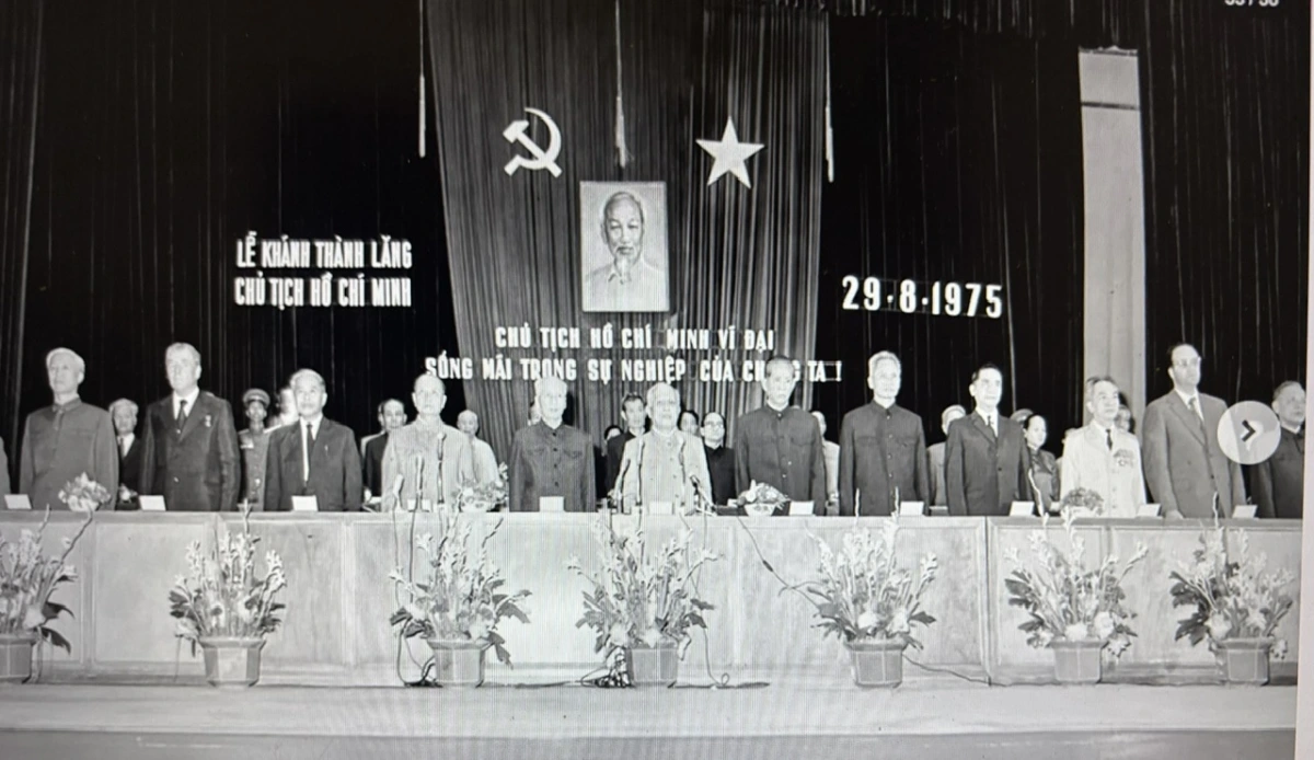 Triển lãm ảnh quý về quá trình xây dựng Lăng Chủ tịch Hồ Chí Minh hình ảnh quý về quá trình xây dựng lăng chủ tịch hồ chí minh hình ảnh 9