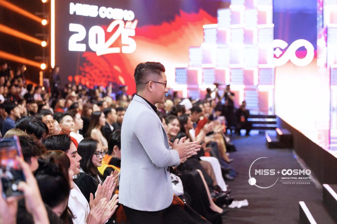 Đại diện Bệnh viện Nam S&agrave;i G&ograve;n tham dự đ&ecirc;m b&aacute;n kết Miss Cosmo 2025