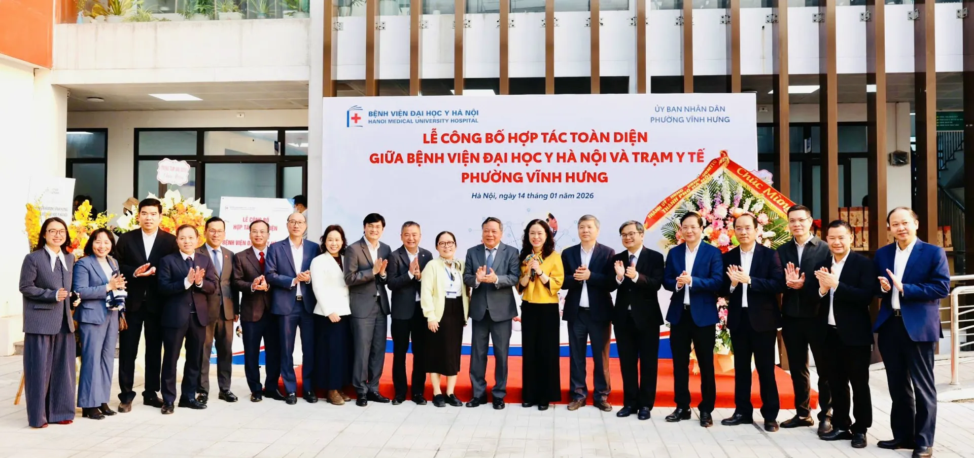 C&aacute;c đại biểu chụp ảnh lưu niệm tại Lễ c&ocirc;ng bố hợp t&aacute;c