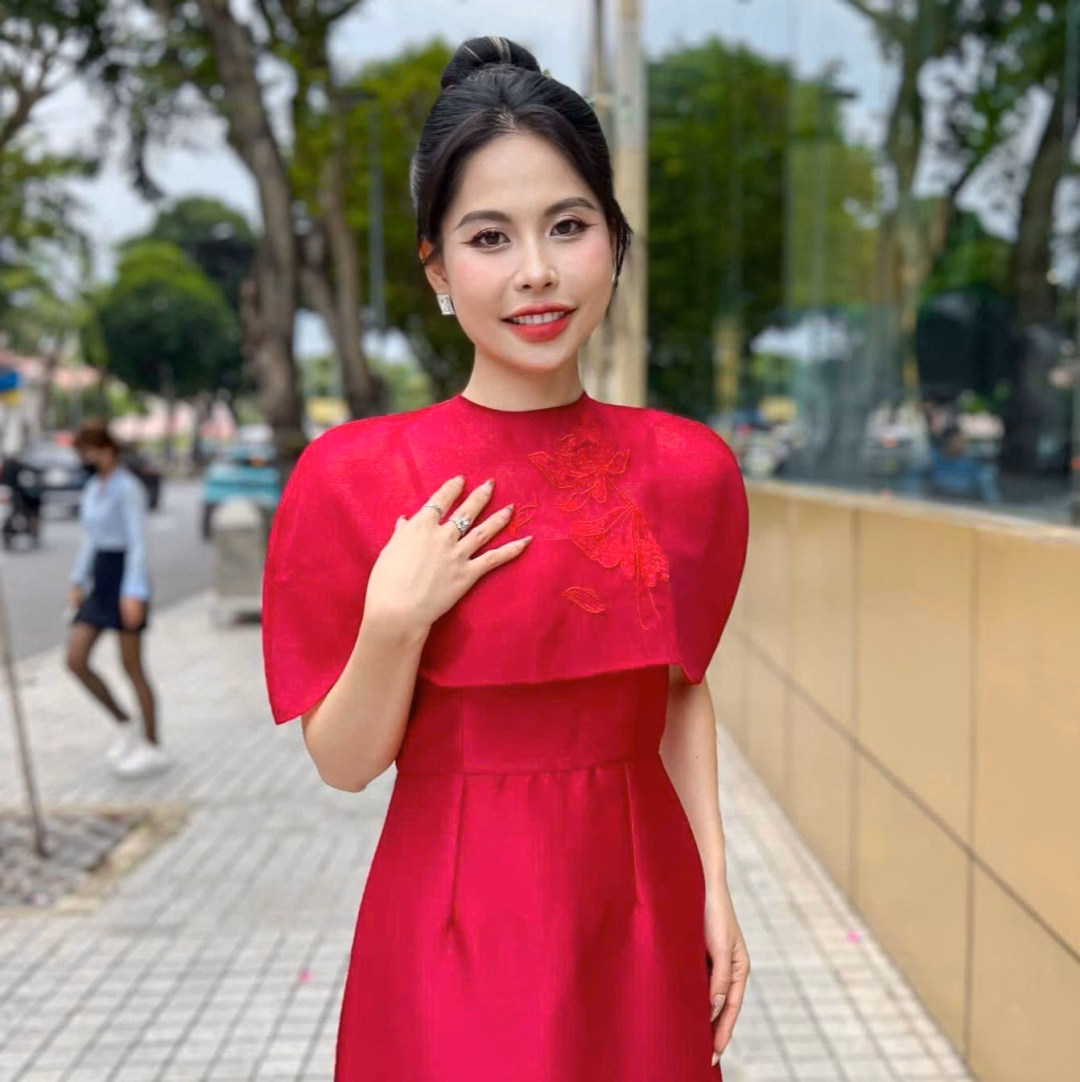 MC Tố L&acirc;m hướng dẫn học vi&ecirc;n