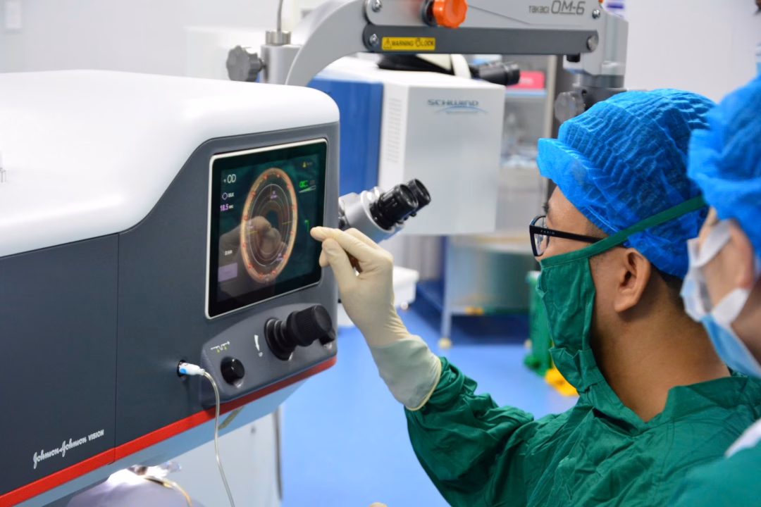 Sự kiện khai trương trung t&acirc;m mắt VISI