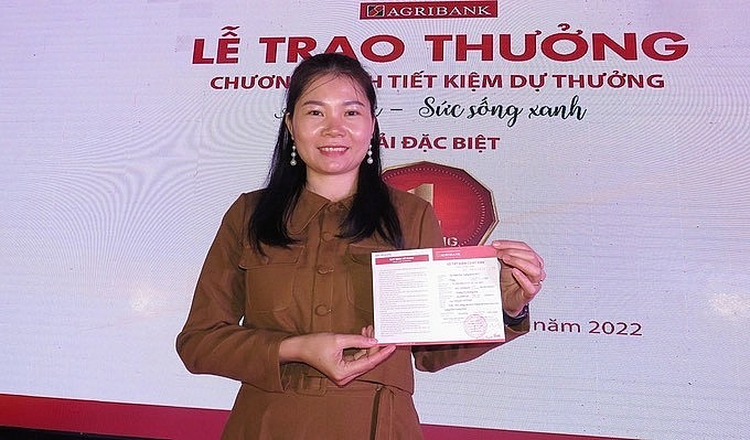 Agribank trao giải thưởng 1 tỷ đồng chương trình tiết kiệm “Agribank - Sức sống xanh” tại Quảng Bình