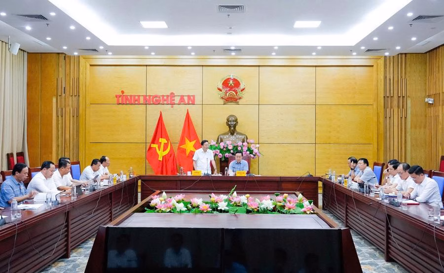 Cuộc họp bàn giải pháp thúc đẩy tiến độ dự án trọng điểm Quang cảnh cuộc họp