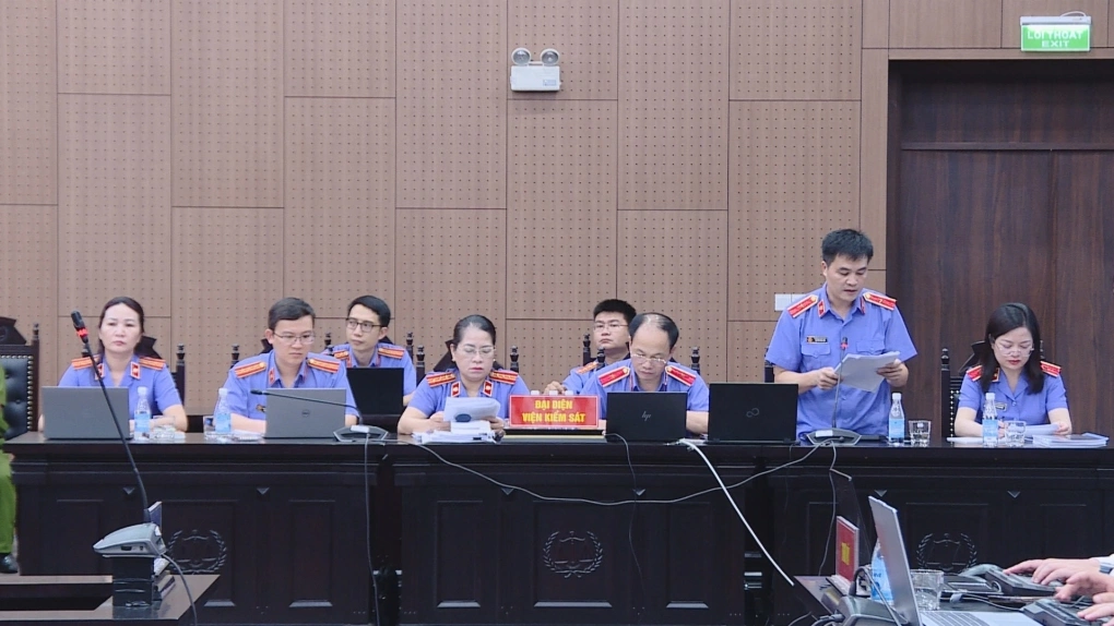 Công bố thông tin sai lệch hoặc che giấu thông tin trong hoạt động chứng khoán