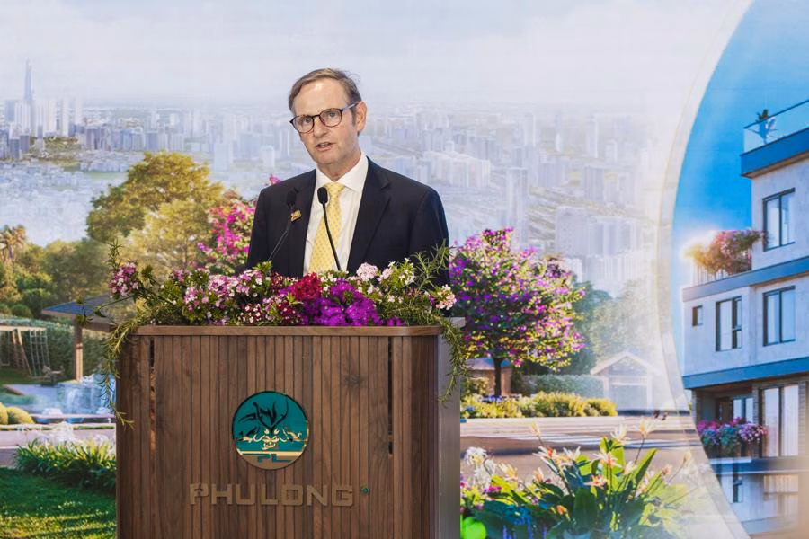 Ông Richard Mark Leech Ông Richard Mark Leech phát biểu