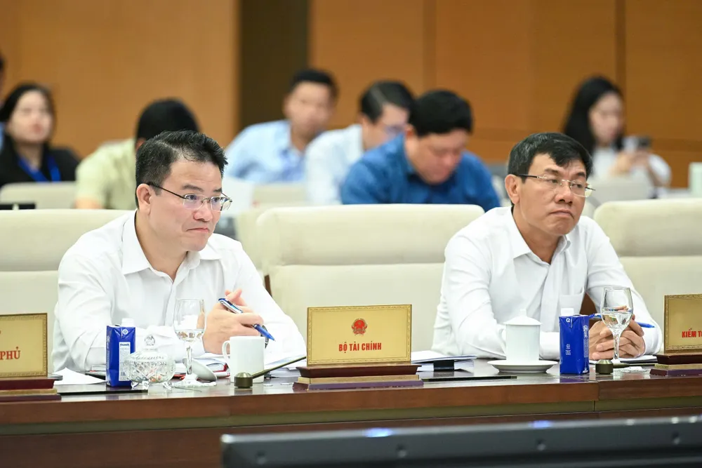 Các đại biểu tham dự phiên họp chiều 6-6 Các đại biểu tham dự phiên họp chiều 6-6