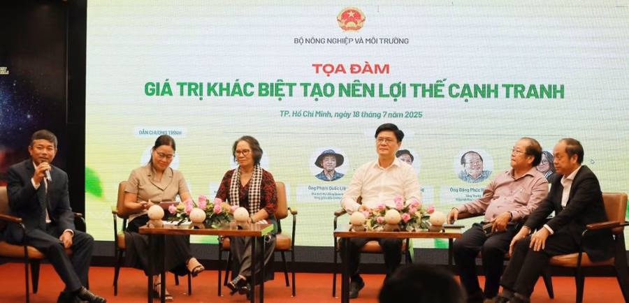 Cách mạng công nghệ để đưa chanh leo, chuối, dứa, dừa lên tỷ đô Các doanh nhân tham gia toạ đàm tại diễn đàn.