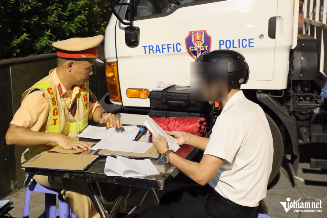 Hà Nội: Tài xế vi phạm nồng độ cồn vì… người yêu
