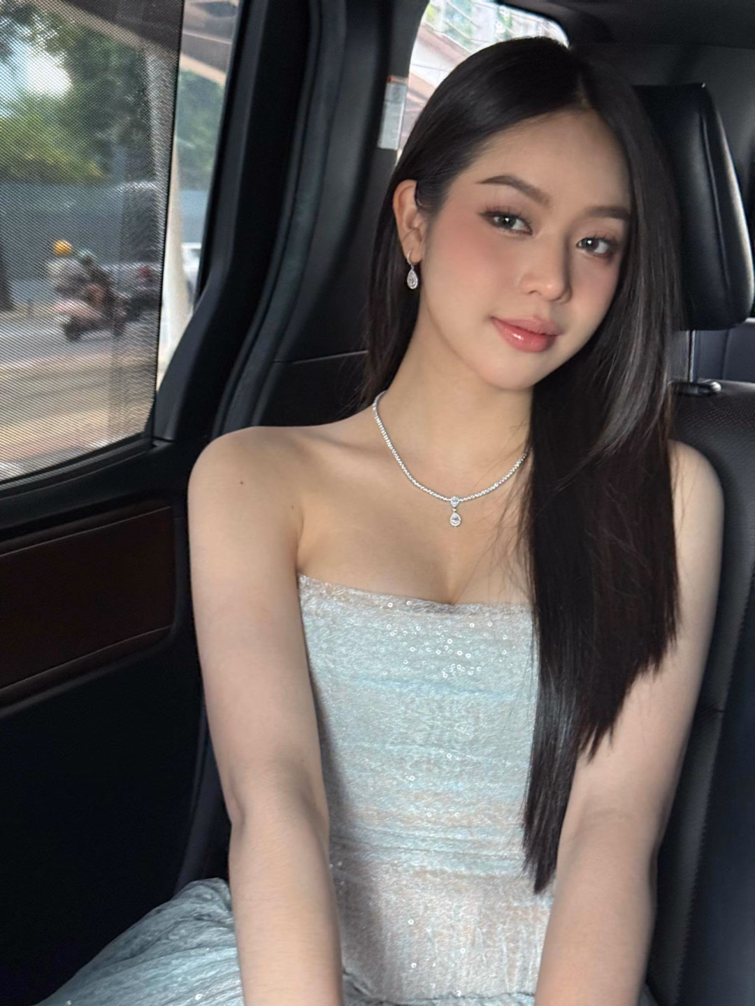 Hoa hậu Thanh Thủy sinh năm 2 Mỹ nhân Việt xinh như amp;#34;búp bê sốngamp;#34;, chỉ một hành động hút 3 triệu lượt xem - 4