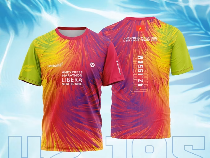 Bộ sưu tập áo độc đáo của VnExpress Marathon Libera Nha Trang 2025 Áo finisher cự ly 42km. Ảnh: VM