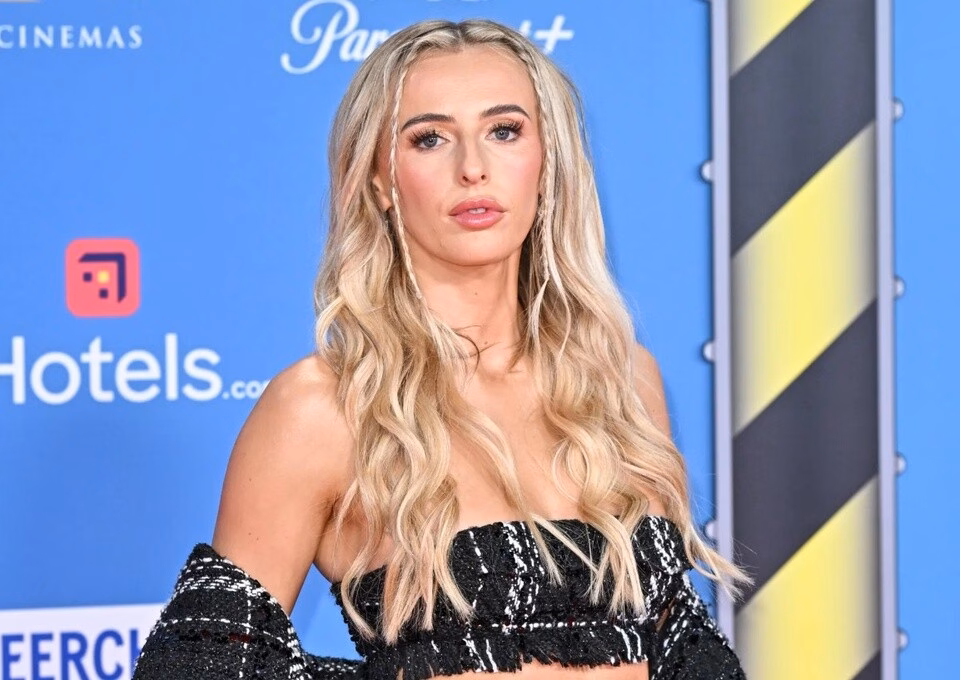 Leah Williamson có vẻ ngoài cuốn hút.