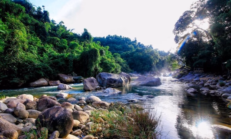 Top 5 suối đẹp hoang sơ ở Khánh Hòa khiến du khách “yêu từ cái nhìn đầu tiên”