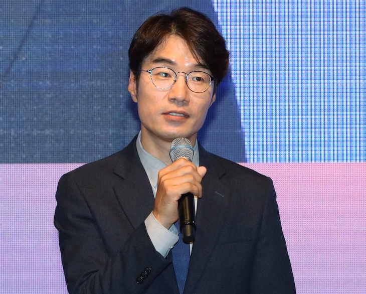 Song Young Kyu chấm dứt hợp đồng với công ty quản lý sau bê bối lái xe khi say - Ảnh: NEWS1