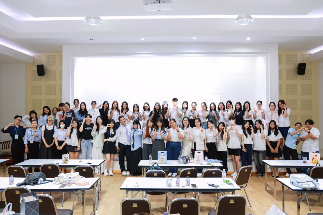 Sinh viên Việt Nam giao lưu học thuật tại Chiang Mai, Thái Lan