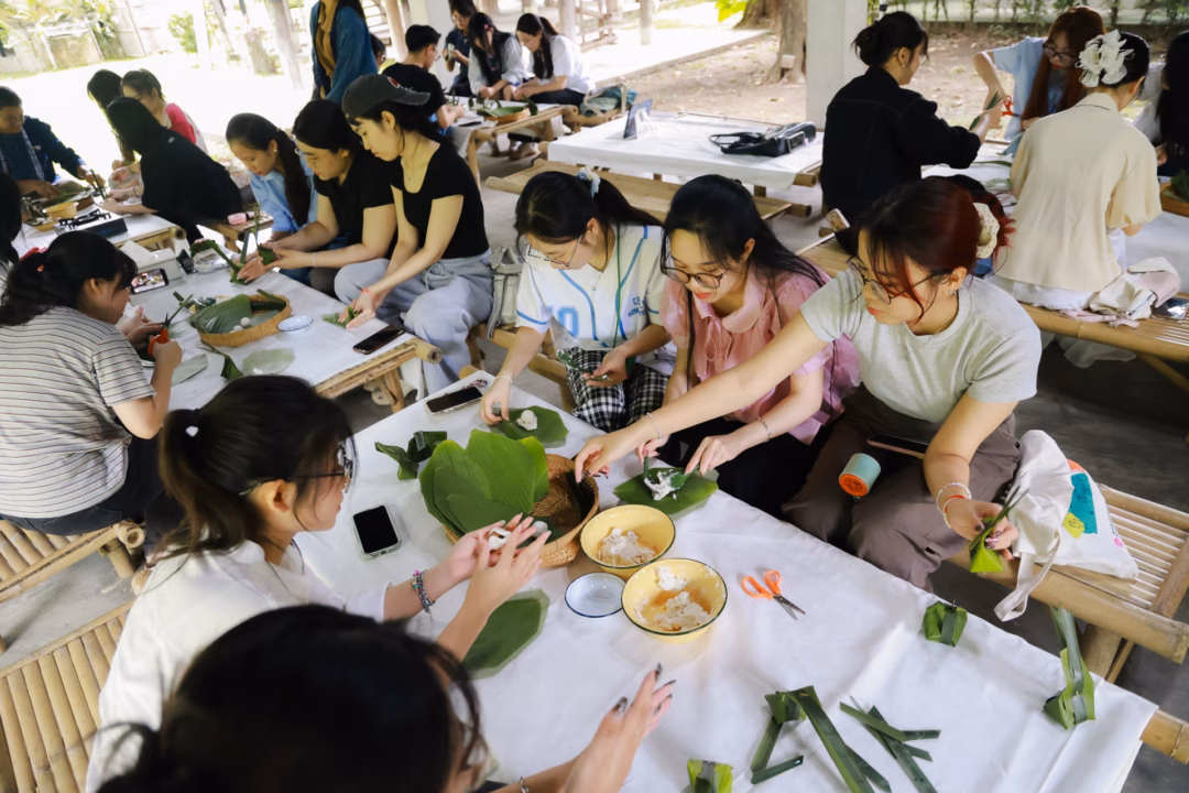 Sinh viên Việt Nam giao lưu học thuật tại Chiang Mai, Thái Lan