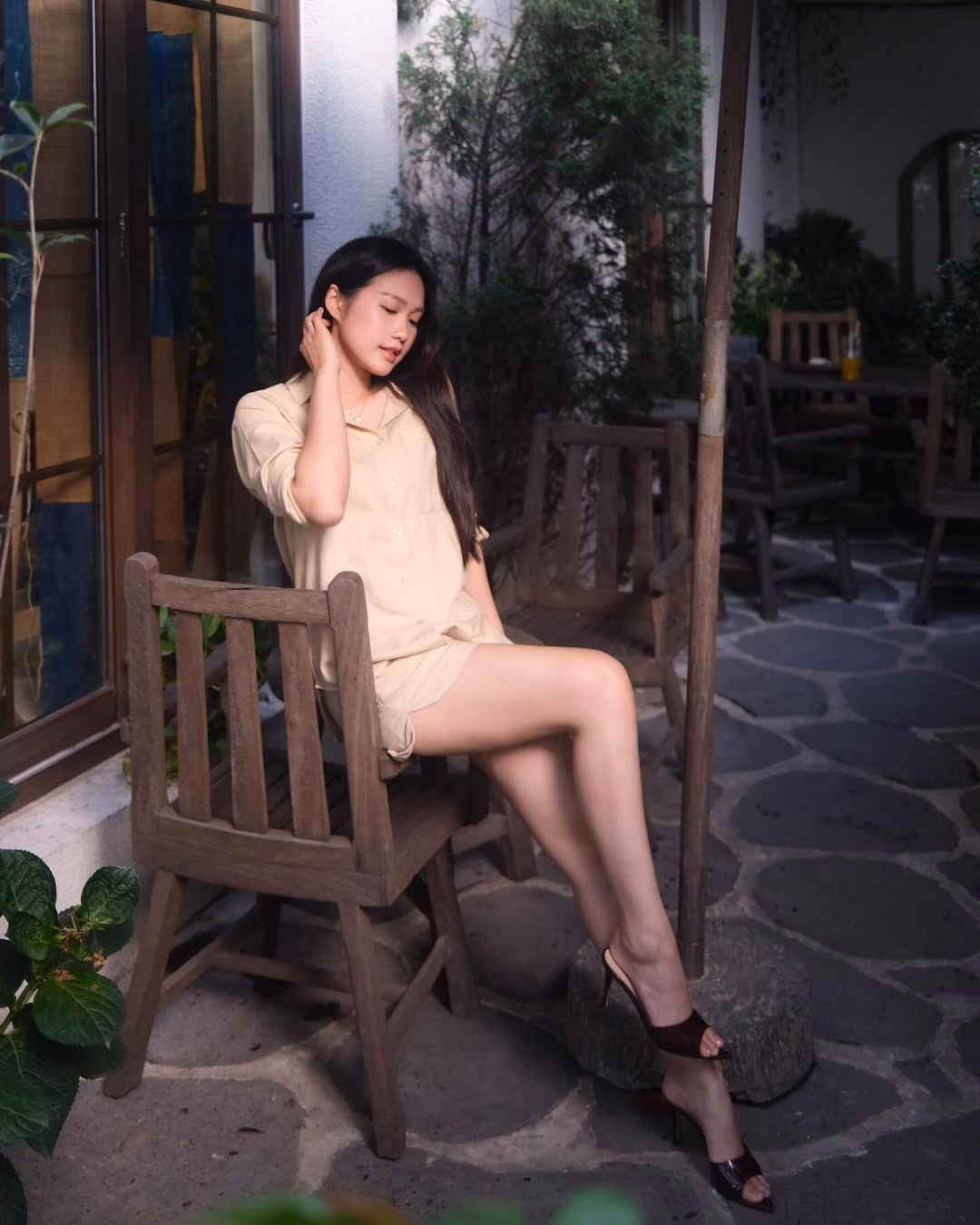 Tiểu thư Doãn Hải My mê áo sơ mi như điếu đổ, luôn ưu tiên tông màu sáng để tôn da và hack dáng- Ảnh 4.