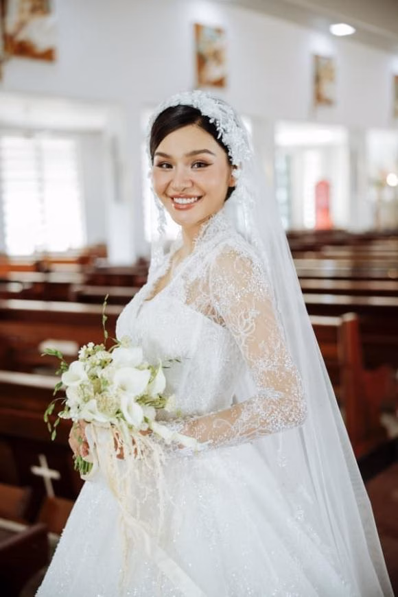 Lê Thu Trang và Quang Sơn khoe nhan sắc trong ảnh cưới sau 10 năm yêu cap-doi-nguoi-mau-dien-vien-cua-showbiz-viet-bat-ngo-tung-anh-cuoi-sau-5-nam-hen-ho-6-ngoisaovn-w600-h900 0