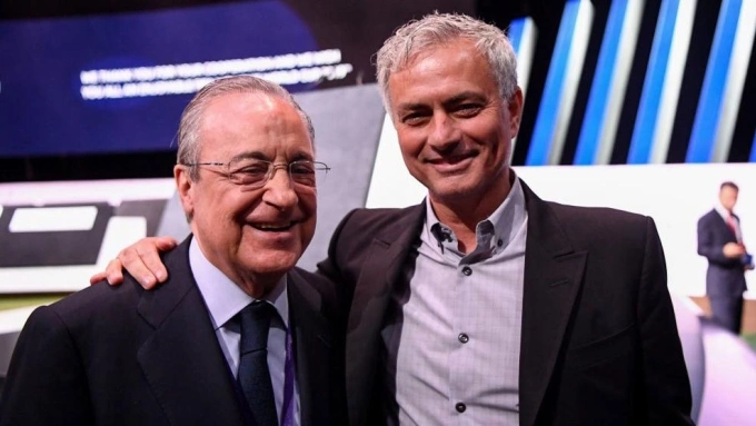 Chủ tịch Real, Florentino Perez (tr&aacute;i) v&agrave; HLV Jose Mourinho. Ảnh: AFP