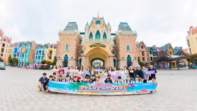 Học sinh khám phá Vinpearl Nha Trang Học sinh trường Trần Cao Vân khám phá Vinpearl Nha Trang