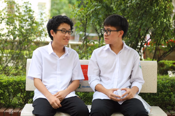 Học sinh Hà Nội trước giờ thi môn Tiếng Anh vào lớp 10 Học sinh Hà Nội trước giờ thi môn Tiếng Anh vào lớp 10