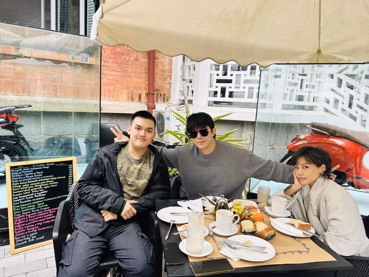 Nathan Lee bên gia đình Nathan Lee bên gia đình
