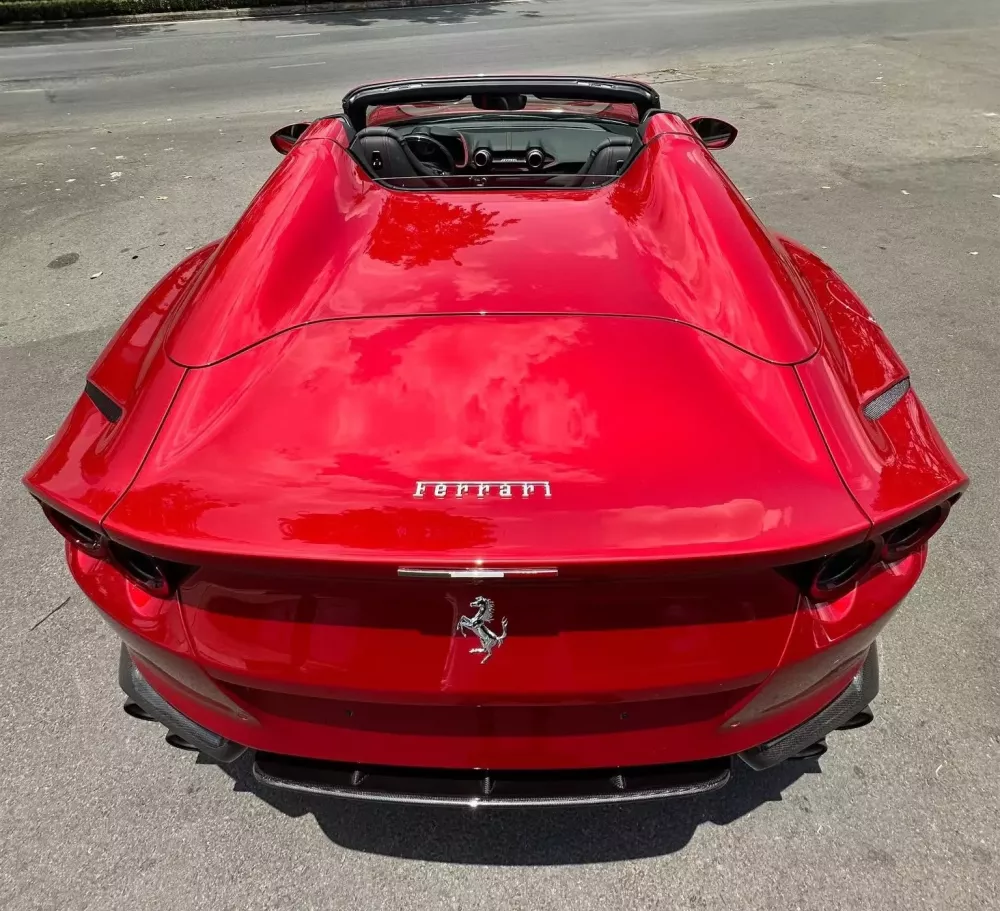 Ferrari 812 GTS Ferrari 812 GTS vận hành mạnh mẽ