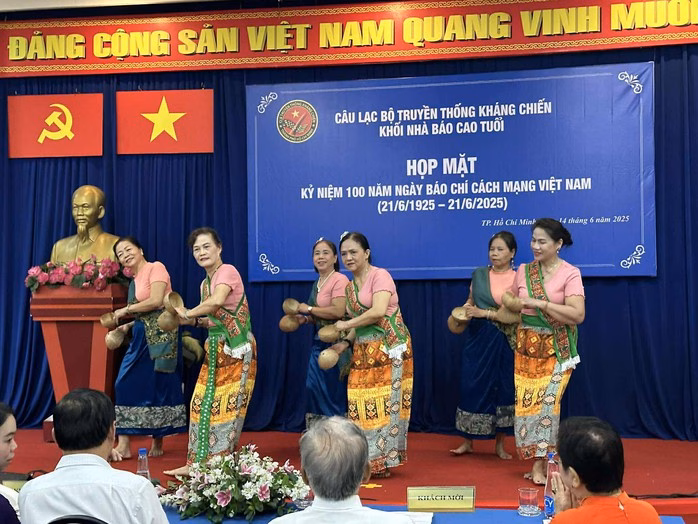 Múa gáo dừa Sóc Sờ Bay Múa gáo dừa Sóc Sờ Bay