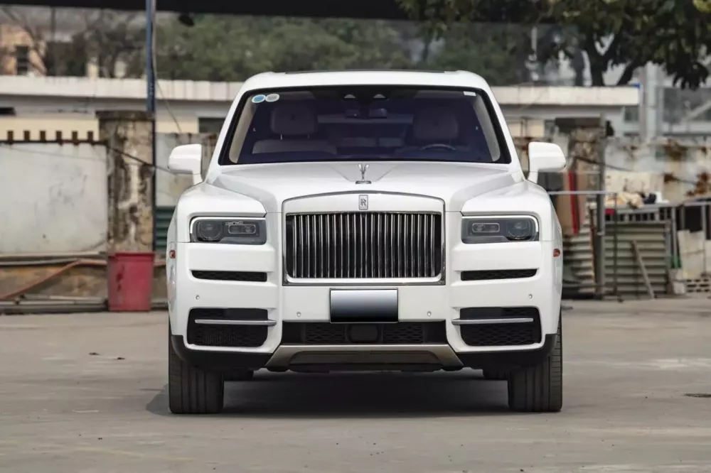 Rao Rolls-Royce Cullinan hơn 11 tỷ đồng
