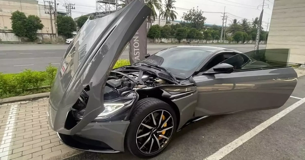 Aston Martin DB11 V8 màu China Grey Aston Martin DB11 V8 màu China Grey