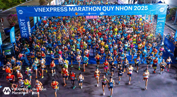 Runner xuất phát Runner VnExpress Marathon Quy Nhơn 2025 xuất phát