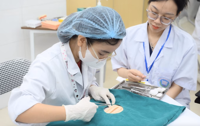 Sinh viên Đại học Y Hà Nội trong kỳ thi tốt nghiệp