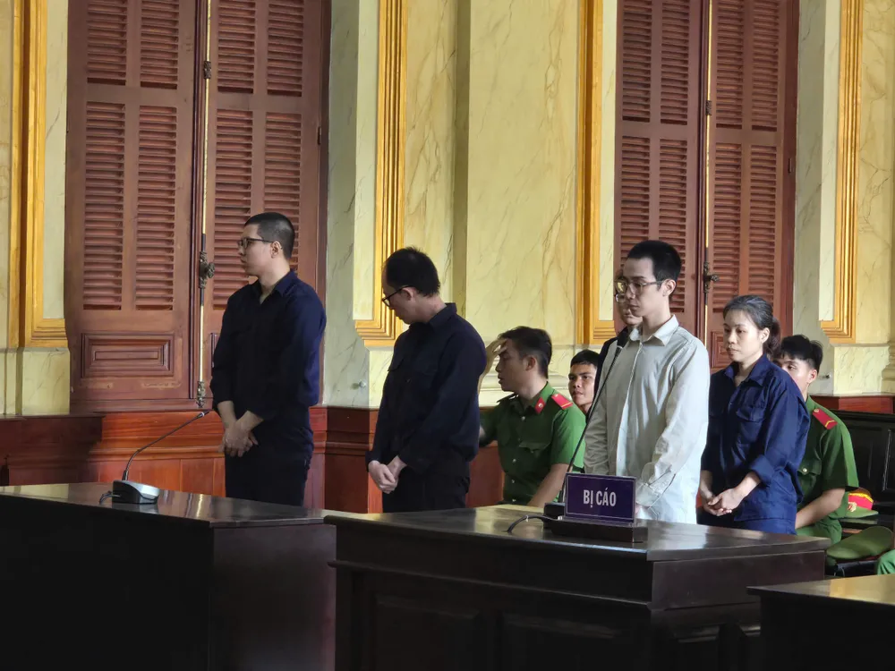 Các bị cáo tại phiên tòa Các bị cáo tại phiên tòa