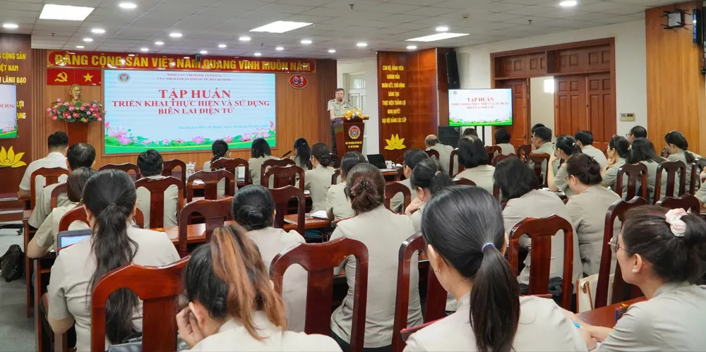Toàn cảnh hội nghị tập huấn Toàn cảnh hội nghị tập huấn trực tiếp về nghiệp vụ triển khai sử dụng phần mềm Biên lai điện tử
