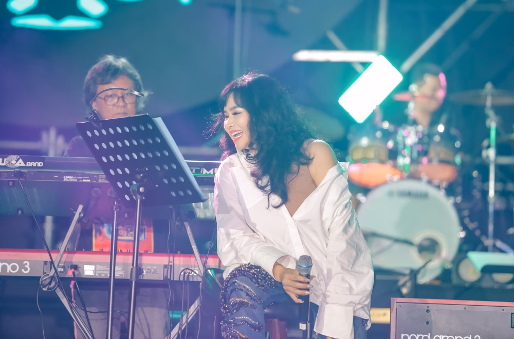 NSND Thanh Lam trên sân khấu